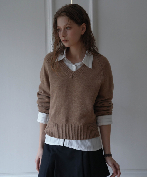 DEHEVE（デヘヴェ）の「Wool V-neck Knit [Beige]（ニット/セーター・レディース・Beige・FREE）」の2枚目の写真