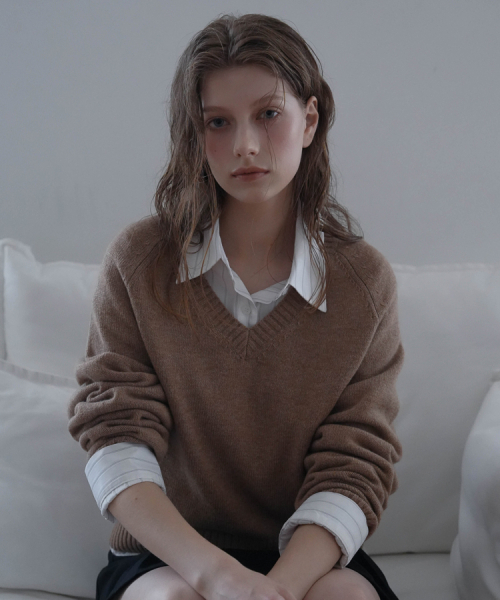 DEHEVE（デヘヴェ）の「Wool V-neck Knit [Beige]（ニット/セーター・レディース・Beige・FREE）」の3枚目の写真