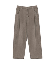 UNGIMMICK（アンジミック）の「BRUSHED TUCK WIDE DENIM PANTS (ASH BROWN)（デニムパンツ）」
