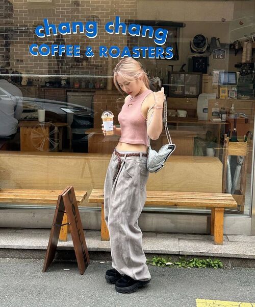 UNGIMMICK(アンジミック)の「BRUSHED TUCK WIDE DENIM PANTS (ASH BROWN)(デニムパンツ・メンズ・その他・MEDIUM/LARGE)」の3枚目の写真