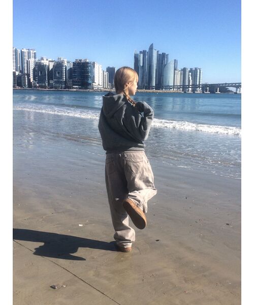 UNGIMMICK(アンジミック)の「BRUSHED TUCK WIDE DENIM PANTS (ASH BROWN)(デニムパンツ・メンズ・その他・MEDIUM/LARGE)」の6枚目の写真