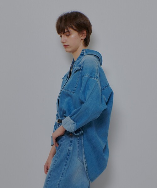 allureville（アルアバイル）の「バックレイヤードデニムシャツ（シャツ/ブラウス・レディース・ブルー・2）」の3枚目の写真