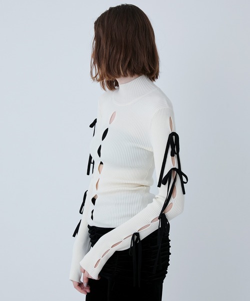 SORIN(ソリン )の「Ribbon Eyelet Top/リボンアイレットトップ(ニット/セーター・レディース・レッド/ホワイト/ブラック・38)」の1枚目の写真