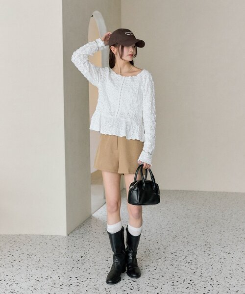 mystic(ミスティック)の「【3色展開/羽織りとしても◎】シャーリングペプラム TOPS(シャツ/ブラウス・レディース・オフホワイト/グリーン/ブラック・FREE)」の10枚目の写真