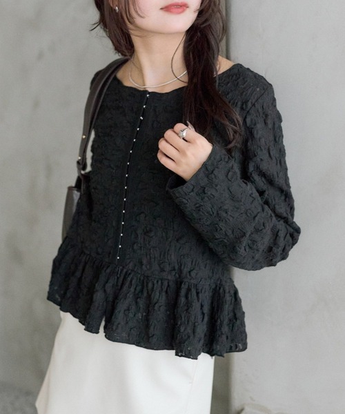 mystic(ミスティック)の「【3色展開/羽織りとしても◎】シャーリングペプラム TOPS(シャツ/ブラウス・レディース・オフホワイト/グリーン/ブラック・FREE)」の3枚目の写真