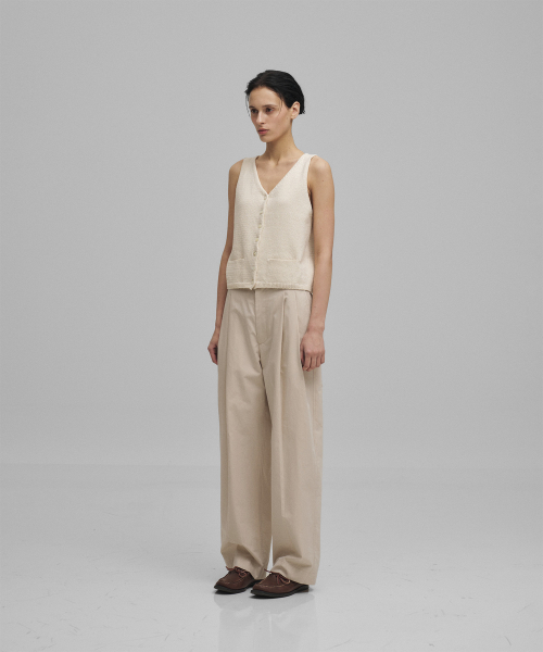 ANOTHER OFFICE WOMEN(アナザー オフィス ウーマン)の「w. Structure 2tuck Wide Pants (Oat Milk)(その他パンツ・レディース・その他・36/34)」の2枚目の写真
