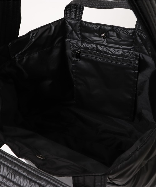 MAISON CLUB（メゾンクラブ）の「【MAISON CLUB】ナイロンエアーショルダーバッグ A4収納可能 メッセンジャーバッグ 軽量 ソフトバッグ 中綿　※（ショルダーバッグ・レディース・ブラック/ネイビー/グレー・FREE）」の12枚目の写真