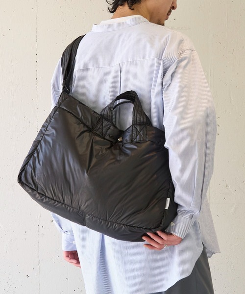 MAISON CLUB（メゾンクラブ）の「【MAISON CLUB】ナイロンエアーショルダーバッグ A4収納可能 メッセンジャーバッグ 軽量 ソフトバッグ 中綿　※（ショルダーバッグ・レディース・ブラック/ネイビー/グレー・FREE）」の19枚目の写真