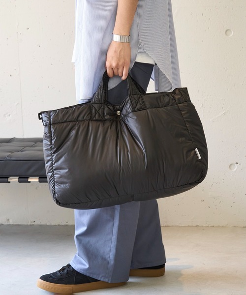 MAISON CLUB（メゾンクラブ）の「【MAISON CLUB】ナイロンエアーショルダーバッグ A4収納可能 メッセンジャーバッグ 軽量 ソフトバッグ 中綿　※（ショルダーバッグ・レディース・ブラック/ネイビー/グレー・FREE）」の17枚目の写真