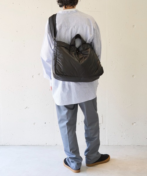 MAISON CLUB（メゾンクラブ）の「【MAISON CLUB】ナイロンエアーショルダーバッグ A4収納可能 メッセンジャーバッグ 軽量 ソフトバッグ 中綿　※（ショルダーバッグ・レディース・ブラック/ネイビー/グレー・FREE）」の16枚目の写真