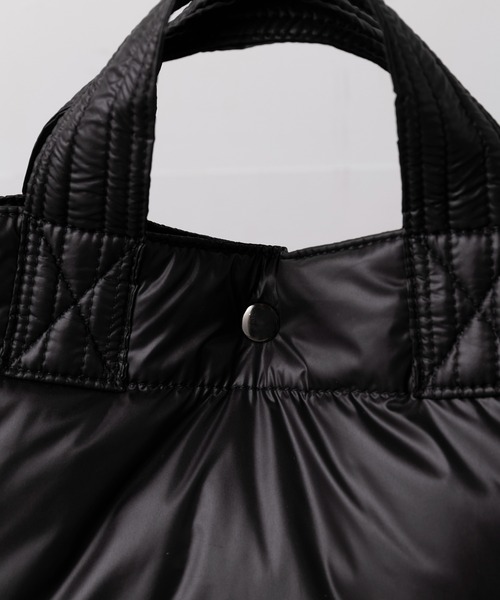 MAISON CLUB（メゾンクラブ）の「【MAISON CLUB】ナイロンエアーショルダーバッグ A4収納可能 メッセンジャーバッグ 軽量 ソフトバッグ 中綿　※（ショルダーバッグ・レディース・ブラック/ネイビー/グレー・FREE）」の13枚目の写真