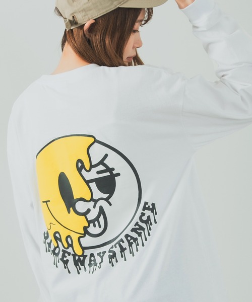 En serio TOKYO(エンソリオトーキョー)の「【SIDEWAYSTANCE】ドリップスマイリー長袖Tシャツ(Tシャツ/カットソー・メンズ・ブラック系/パープル系その他/ホワイト系・MEDIUM/LARGE)」の2枚目の写真