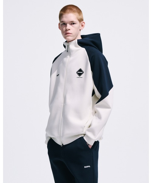 F.C.Real Bristol（エフシーレアルブリストル）の「TECH SWEAT VENTILATION HOODIE（ブルゾン・メンズ・グレー/ブラック/ホワイト・SMALL/MEDIUM/LARGE/X-LARGE/XX-LARGE）」の4枚目の写真