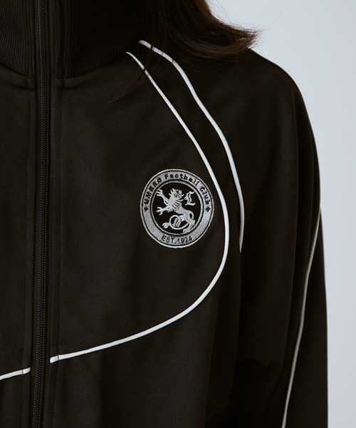 UMBRO（アンブロ）の「【UMBRO×Lui's】パイピングトラックジャケット（ブルゾン・レディース・ブラック/レッド・S/M）」の4枚目の写真