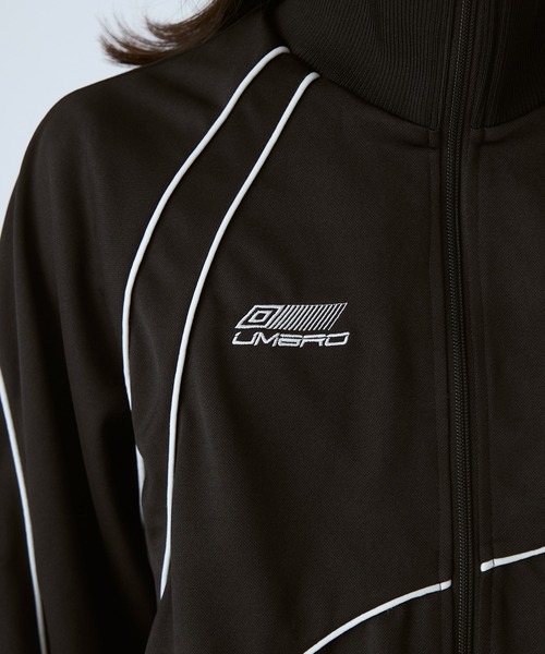 UMBRO（アンブロ）の「【UMBRO×Lui's】パイピングトラックジャケット（ブルゾン・レディース・ブラック/レッド・S/M）」の5枚目の写真