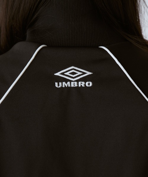 UMBRO（アンブロ）の「【UMBRO×Lui's】パイピングトラックジャケット（ブルゾン・レディース・ブラック/レッド・S/M）」の6枚目の写真