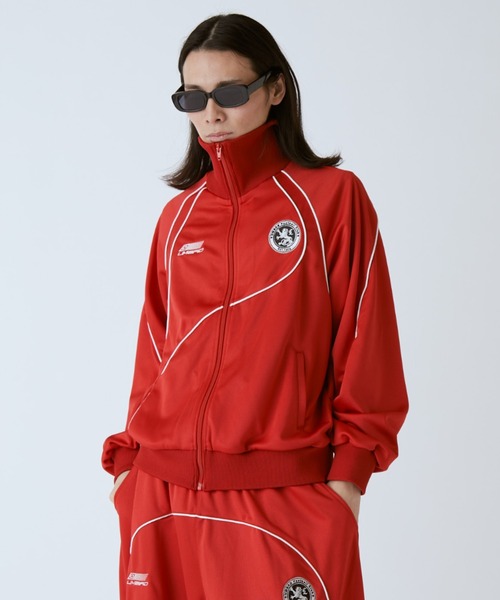 UMBRO（アンブロ）の「【UMBRO×Lui's】パイピングトラックジャケット（ブルゾン・レディース・ブラック/レッド・S/M）」の19枚目の写真