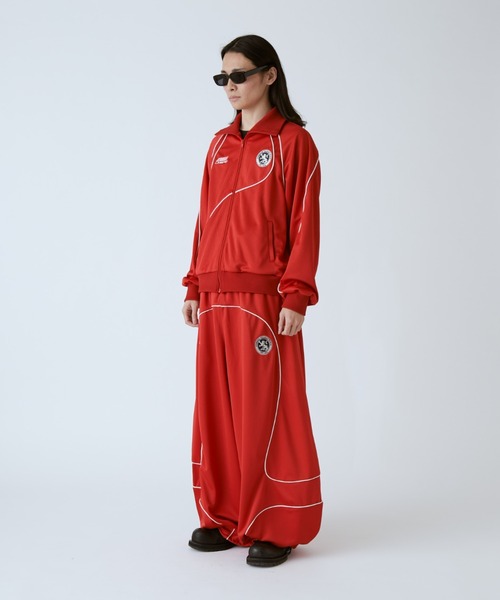 UMBRO（アンブロ）の「【UMBRO×Lui's】パイピングトラックジャケット（ブルゾン・レディース・ブラック/レッド・S/M）」の11枚目の写真