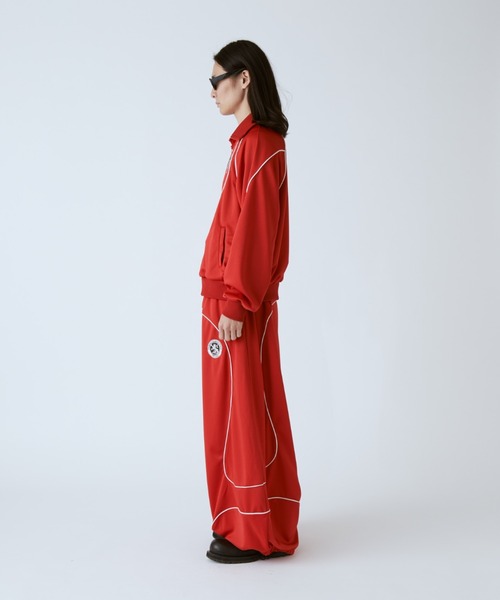 UMBRO（アンブロ）の「【UMBRO×Lui's】パイピングトラックジャケット（ブルゾン・レディース・ブラック/レッド・S/M）」の10枚目の写真