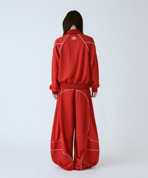 UMBRO（アンブロ）の「【UMBRO×Lui's】パイピングトラックジャケット（ブルゾン・レディース・ブラック/レッド・S/M）」の9枚目の写真