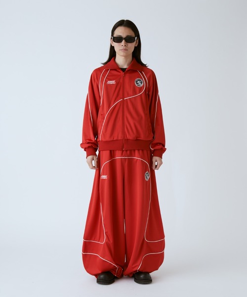 UMBRO（アンブロ）の「【UMBRO×Lui's】パイピングトラックジャケット（ブルゾン・レディース・ブラック/レッド・S/M）」の12枚目の写真