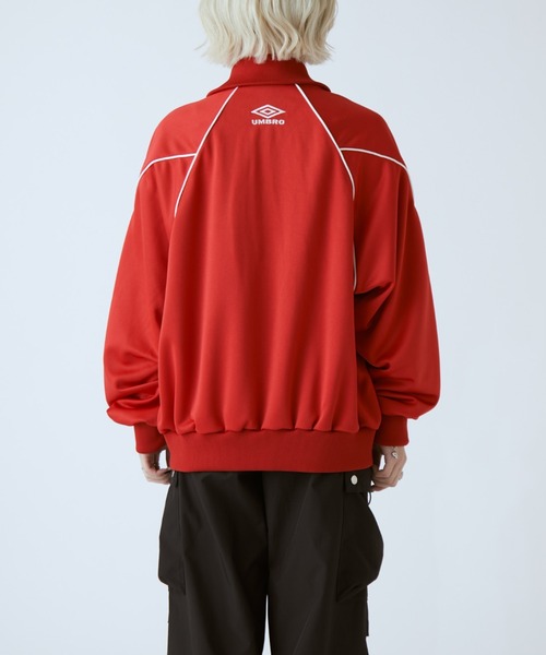 UMBRO（アンブロ）の「【UMBRO×Lui's】パイピングトラックジャケット（ブルゾン・レディース・ブラック/レッド・S/M）」の7枚目の写真