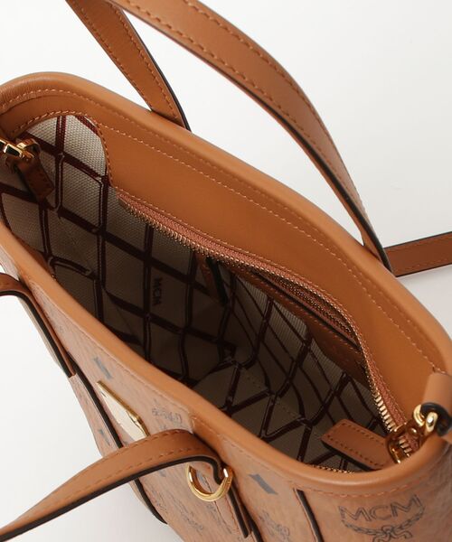 MCM（エムシーエム）の「Toni トップジップ ショッパーバッグ - ヴィセトス（トートバッグ・レディース・ブラウン・SMALL）」の5枚目の写真