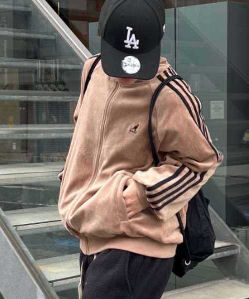 KANGOL（カンゴール）の「【KANGOL】袖ラインワンポイント刺繍ベロアトラックジャケット（ジャージ・レディース・ピンク/ベージュ/チャコール/ブラック・M/L/XL）」の8枚目の写真