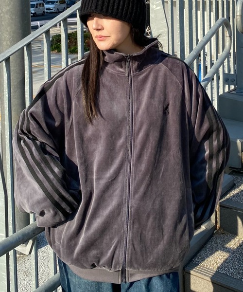 KANGOL（カンゴール）の「【KANGOL】袖ラインワンポイント刺繍ベロアトラックジャケット（ジャージ・レディース・ピンク/ベージュ/チャコール/ブラック・M/L/XL）」の10枚目の写真