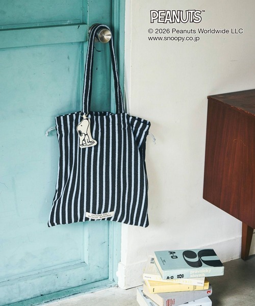 GLOBAL WORK（グローバルワーク）の「PEANUTS/チャーム付きパイル生地トート/634366（トートバッグ・レディース・チャコールグレー/アイボリー/ラベンダー・FREE）」の7枚目の写真
