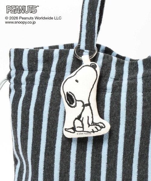 GLOBAL WORK（グローバルワーク）の「PEANUTS/チャーム付きパイル生地トート/634366（トートバッグ・レディース・チャコールグレー/アイボリー/ラベンダー・FREE）」の16枚目の写真