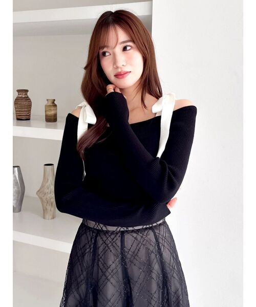 dazzlin（ダズリン）の「【WEB限定】ショルダーリボンニットトップス（ニット/セーター・レディース・ピンク/その他1/オフホワイト/ブラック・FREE）」の4枚目の写真