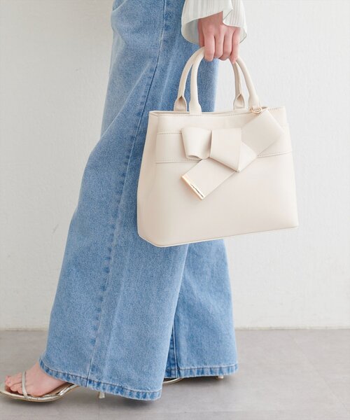 natural couture（ナチュラルクチュール）の「合皮リボンアイコンバッグ（ショルダーバッグ・レディース・サックスブルー/アイボリー/レッド/モカ/ブラック・FREE）」の2枚目の写真