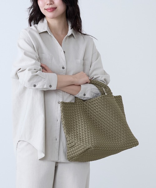 NAGHEDI(ナゲディ)の「【NAGHEDI】トートバッグ-St Barths Medium Tote(トートバッグ・レディース・アイボリー/カーキ/ピンク・M)」の13枚目の写真