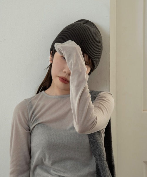 lawgy(ラウジー)の「simple rib embroidery logo knit cap / シンプルリブエンブロイダリーロゴニットキャップ(ニットキャップ/ビーニー・レディース・ブラック/チャコール・FREE)」の6枚目の写真