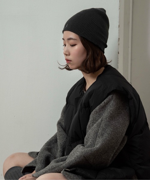lawgy(ラウジー)の「simple rib embroidery logo knit cap / シンプルリブエンブロイダリーロゴニットキャップ(ニットキャップ/ビーニー・レディース・ブラック/チャコール・FREE)」の10枚目の写真