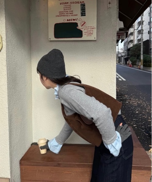 lawgy(ラウジー)の「simple rib embroidery logo knit cap / シンプルリブエンブロイダリーロゴニットキャップ(ニットキャップ/ビーニー・レディース・ブラック/チャコール・FREE)」の21枚目の写真