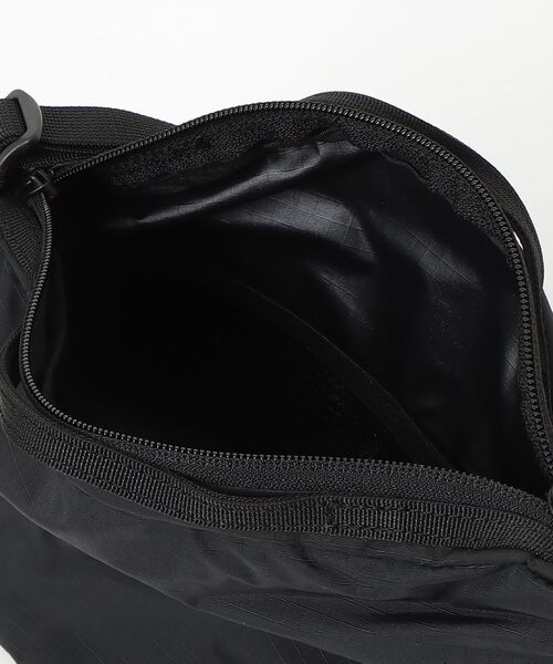 GREGORY(グレゴリー)の「エアロライトクロスボディ AEROLITE CROSSBODY ブラック(ボディバッグ/ウエストポーチ・メンズ・ブラック・ONE SIZE)」の4枚目の写真