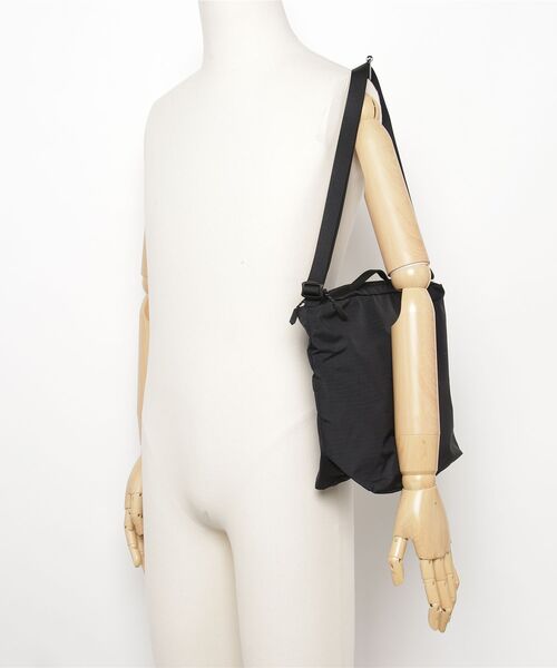 GREGORY(グレゴリー)の「エアロライトクロスボディ AEROLITE CROSSBODY ブラック(ボディバッグ/ウエストポーチ・メンズ・ブラック・ONE SIZE)」の5枚目の写真