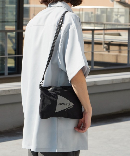 and wander(アンドワンダー)の「and wander/アンドワンダー × Gramicci/グラミチ nylon sacoche ナイロンサコッシュ 2026年春夏(ショルダーバッグ・メンズ・ブラック・FREE)」の7枚目の写真