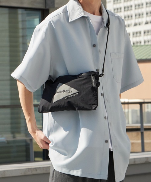and wander(アンドワンダー)の「and wander/アンドワンダー × Gramicci/グラミチ nylon sacoche ナイロンサコッシュ 2026年春夏(ショルダーバッグ・メンズ・ブラック・FREE)」の3枚目の写真