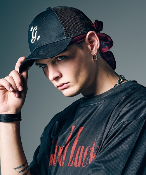 glamb（グラム）の「Mesh Initial Cap / メッシュイニシャルキャップ（ニットキャップ/ビーニー・メンズ・ブラック/グリーン・FREE）」の5枚目の写真