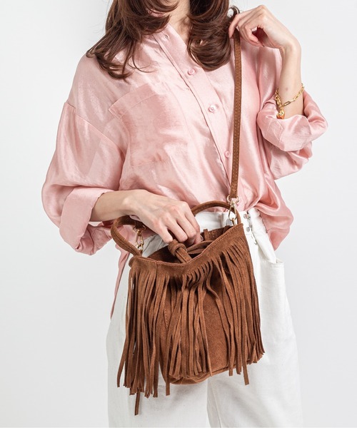 AULENTTI(オウレンティ)の「【AULENTTI/オウレンティ】フリンジ 2WAY スエードショルダーバッグ(ショルダーバッグ・レディース・ブラウン/ベージュ・FREE)」の2枚目の写真