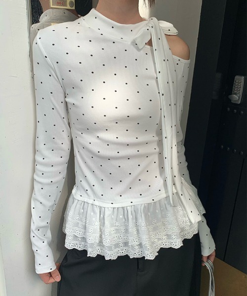 LAC-VERT(ラック・ヴェール)の「カッティングドットフリルカットソー(Tシャツ/カットソー・レディース・オフホワイト・SMALL/MEDIUM)」の1枚目の写真