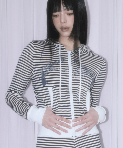 NIIER NOR（ニアノア）の「A'GEM/9 × .kom 『NIIER NOR/ニーアノア』 REVOLVER STRIPE HOOD ZIP-UP/リボルバーボーダージップパーカー（パーカー・レディース・ホワイト/ブラック・FREE）」の9枚目の写真