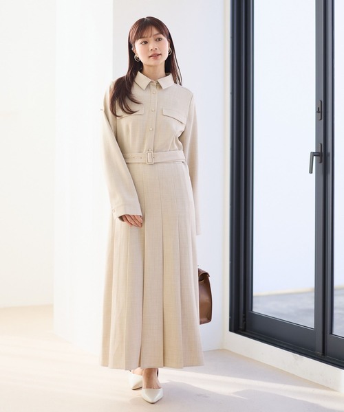 Andemiu(アンデミュウ)の「タックプリーツシャツワンピース656590(ワンピース・レディース・ブルー/チャコールグレー/ベージュ・FREE)」の3枚目の写真