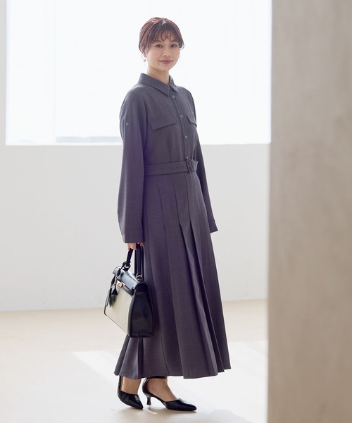 Andemiu(アンデミュウ)の「タックプリーツシャツワンピース656590(ワンピース・レディース・ブルー/チャコールグレー/ベージュ・FREE)」の2枚目の写真