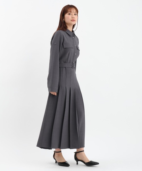 Andemiu(アンデミュウ)の「タックプリーツシャツワンピース656590(ワンピース・レディース・ブルー/チャコールグレー/ベージュ・FREE)」の4枚目の写真