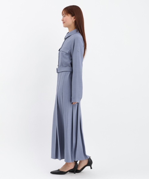 Andemiu(アンデミュウ)の「タックプリーツシャツワンピース656590(ワンピース・レディース・ブルー/チャコールグレー/ベージュ・FREE)」の12枚目の写真