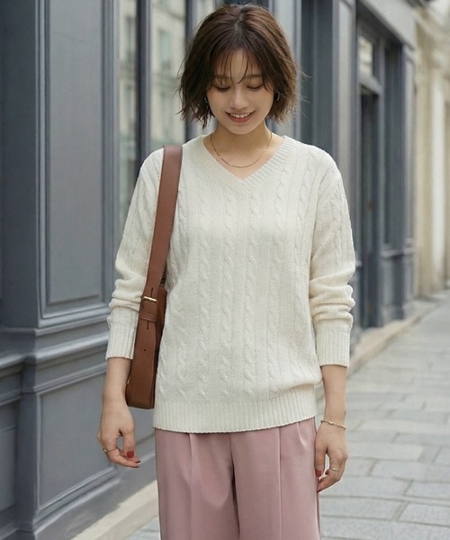 STYLE DELI（スタイルデリ）の「ストレートケーブルVネックニットトップス（ニット/セーター・レディース・イエロー/ネイビー/アイボリー・FREE）」の2枚目の写真